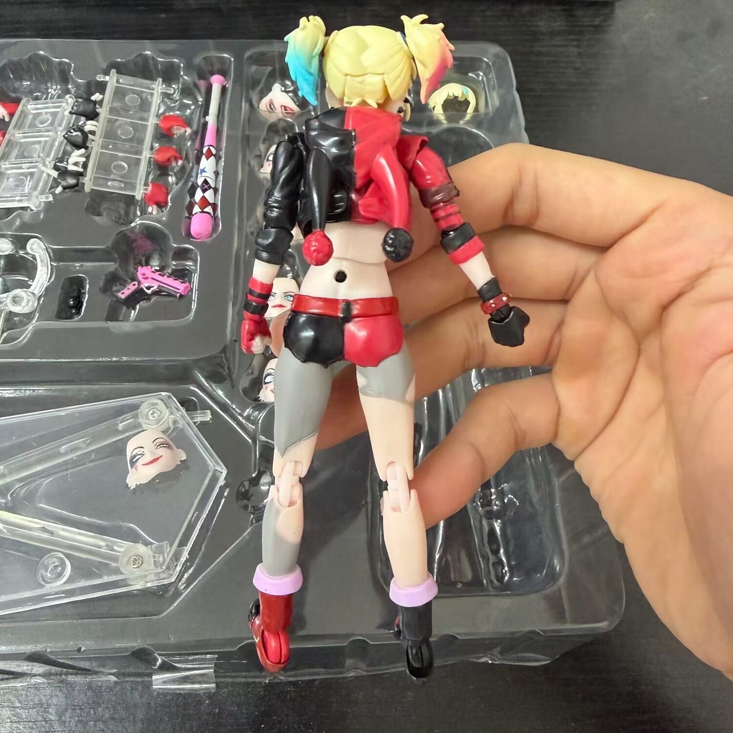 ของสะสมรุ่น Revoltech Harley Q - Model Kit Harley Quinn บทวิจารณ์และราคา